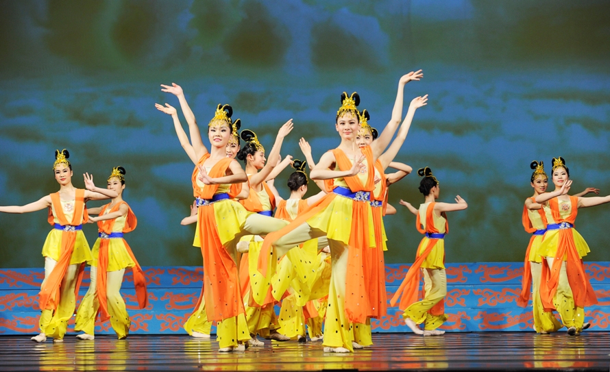 Pourquoi Jai T D Ue Par Le Spectacle De Shen Yun La Petite